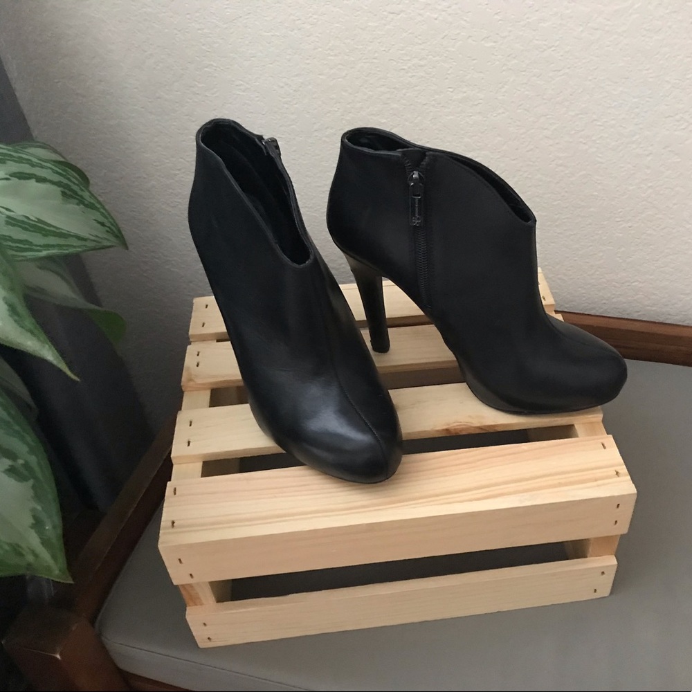 Jessica Simpson classic black booties